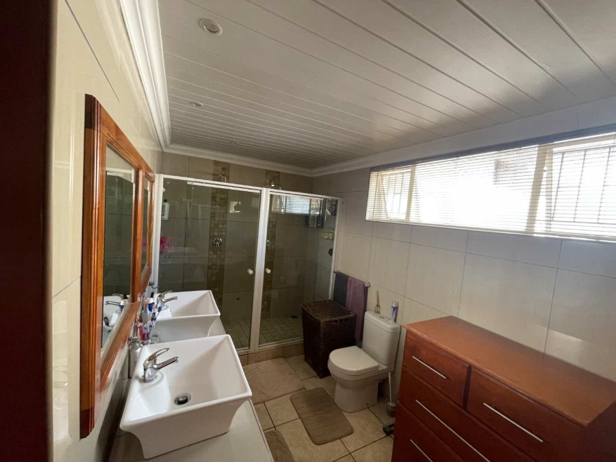 5 Bedroom Property for Sale in Universitas Free State